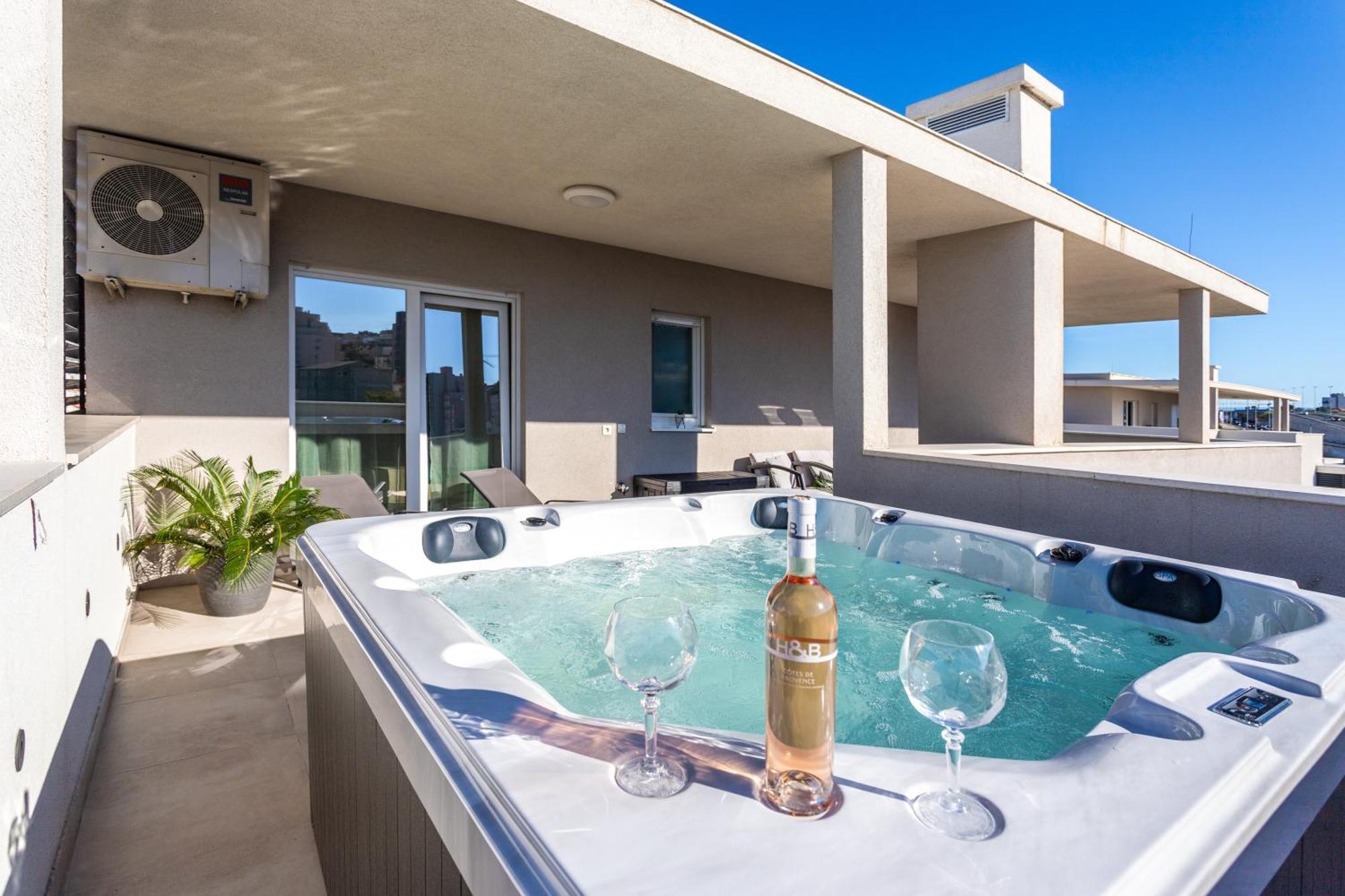 New Luxury 3-Bedroom Penthouse With Huge Terrace Split Extérieur photo