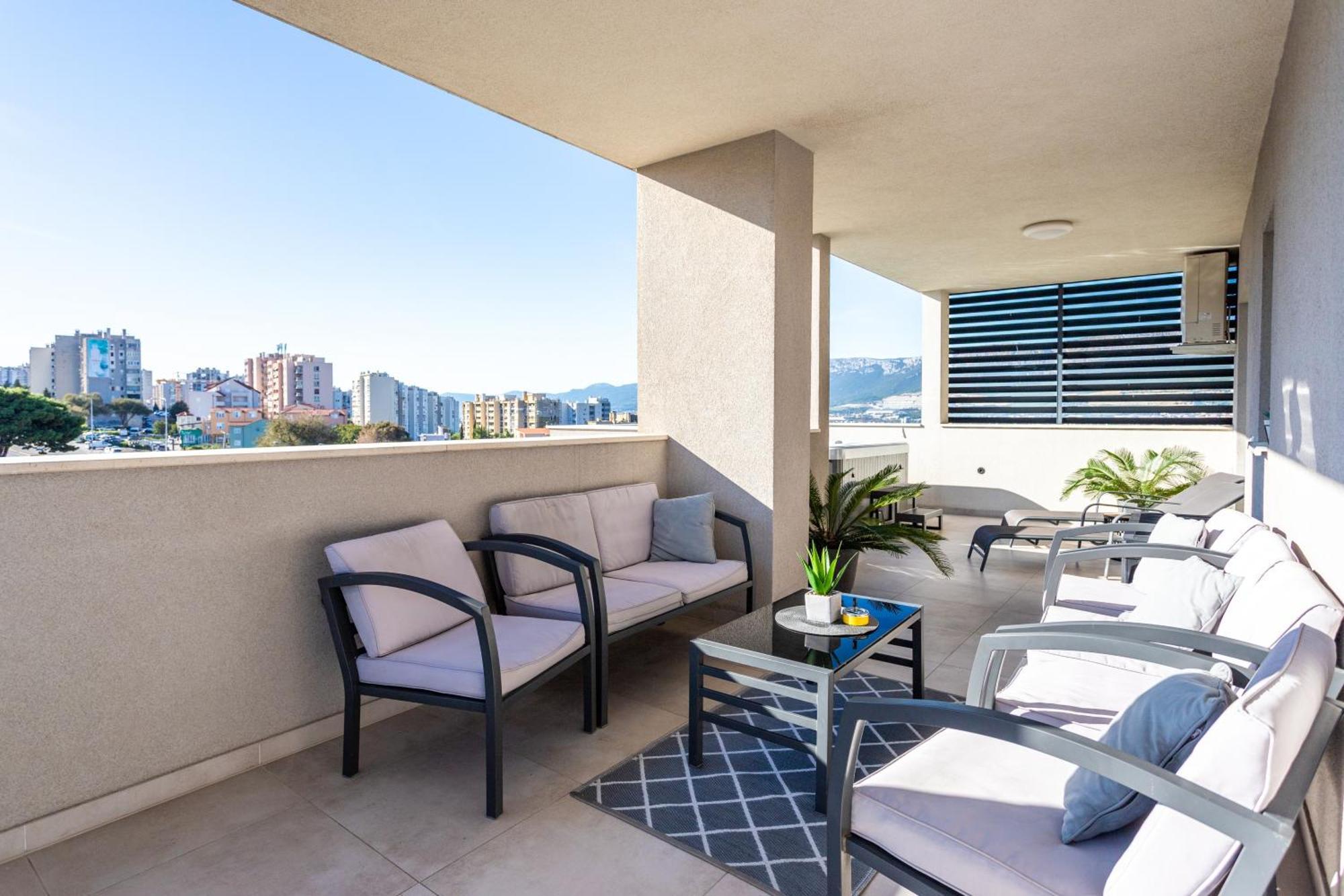 New Luxury 3-Bedroom Penthouse With Huge Terrace Split Extérieur photo