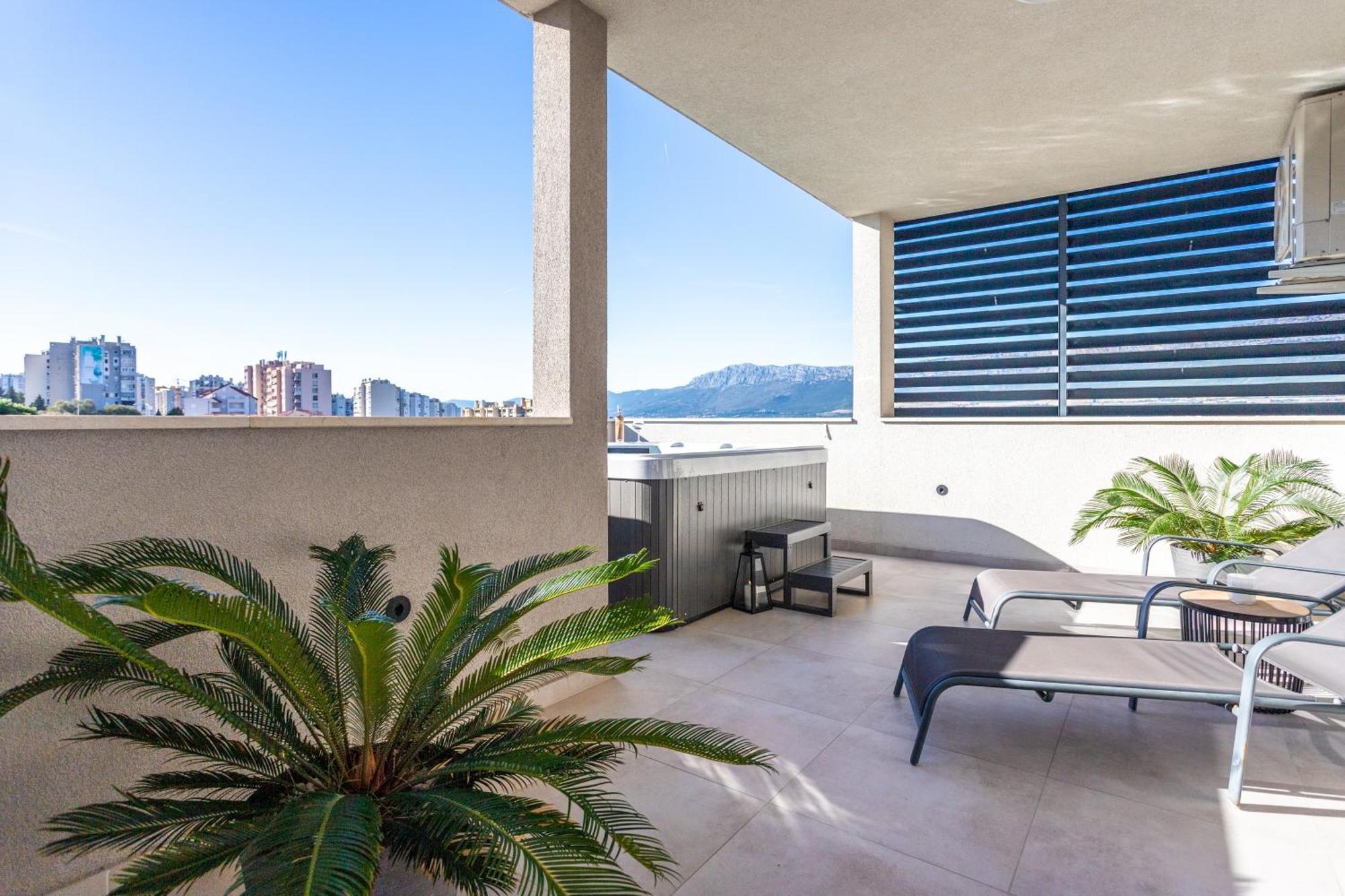 New Luxury 3-Bedroom Penthouse With Huge Terrace Split Extérieur photo